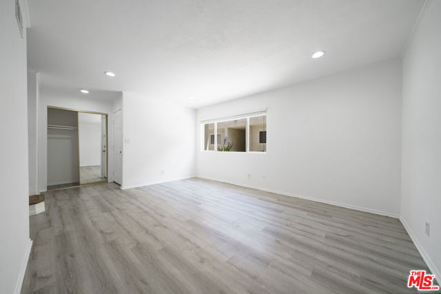 7631 Reseda Boulevard, Reseda CA: https://media.crmls.org/mediaz/8310224a-510f-43b7-b8b3-5b40e731cbd3.jpg