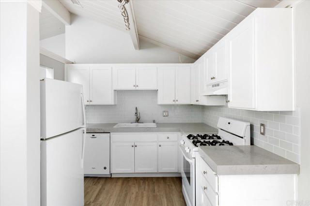 Detail Gallery Image 4 of 17 For 513 Rosemont St, La Jolla,  CA 92037 - 2 Beds | 1 Baths