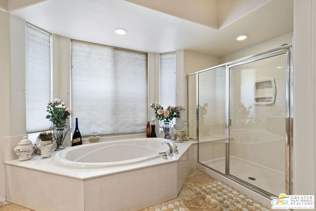 18 Calais Circle, Rancho Mirage CA: https://media.crmls.org/mediaz/8310c36b-b330-44b0-a21f-2b40a29eacbf.jpg