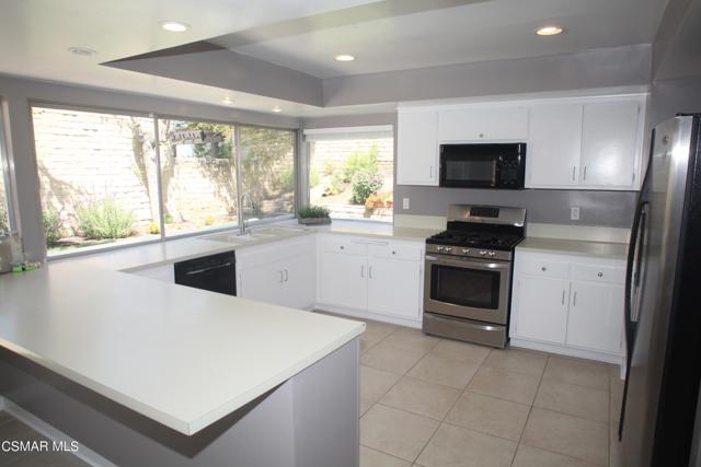 4518 Henley Court, Westlake Village CA: https://media.crmls.org/mediaz/83116128-c758-4acf-b5d7-65ef317010c1.jpg