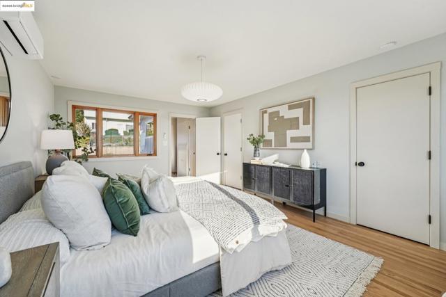 19 Highland Blvd, Kensington CA: https://media.crmls.org/mediaz/831196a4-494e-4213-a1d8-7b4e1108729d.jpg