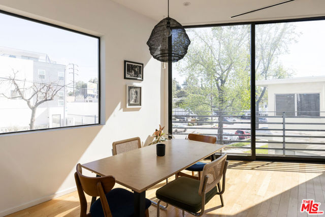 1403 Eagle Vista Drive, Los Angeles CA: https://media.crmls.org/mediaz/8311d0b6-fc69-4b41-a748-8f0d9f46ee1b.jpg
