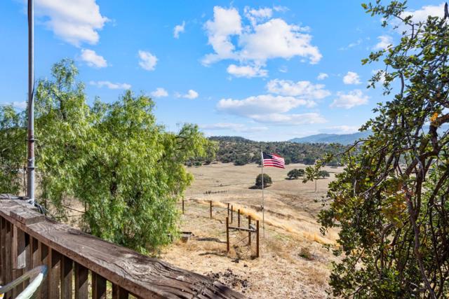 20101 Panoche Road, Paicines CA: https://media.crmls.org/mediaz/831233a6-c7e2-40a3-8cfa-1022fa81618c.jpg