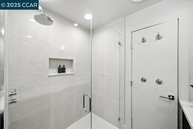1341 Juanita Dr, Lafayette CA: https://media.crmls.org/mediaz/83127311-0695-4047-9413-c482e2ec71c2.jpg