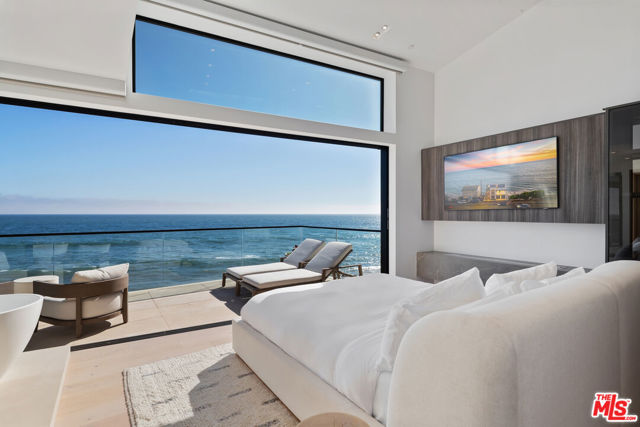 18954 Pacific Coast Highway, Malibu CA: https://media.crmls.org/mediaz/83128e1f-16e3-443d-82ed-44765c1f92e9.jpg