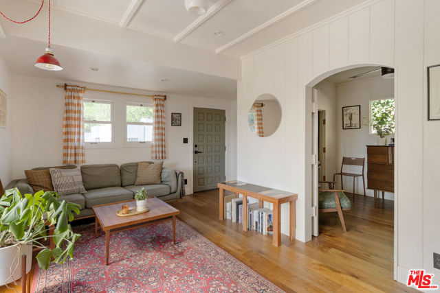 632 Museum Drive, Los Angeles CA: https://media.crmls.org/mediaz/83129151-7c3c-4735-b5ee-07f6cbaed748.jpg