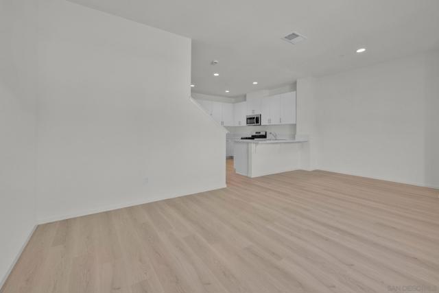 28203 Verdant Ct, Valley Center CA: https://media.crmls.org/mediaz/8312a2f8-9129-4b6e-8004-8d6144ddaf12.jpg
