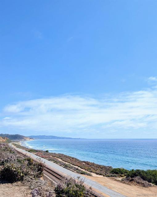 519 Stratford Court, Del Mar CA: https://media.crmls.org/mediaz/8312e076-286d-4724-b08f-eb745d292915.jpg