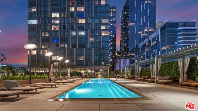 889 Francisco Street, Los Angeles CA: https://media.crmls.org/mediaz/8312f9f7-6a90-4d58-b898-f2d51d2abcca.jpg