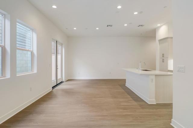 Detail Gallery Image 11 of 33 For 7661 University Ave #102,  La Mesa,  CA 91942 - 3 Beds | 2/1 Baths