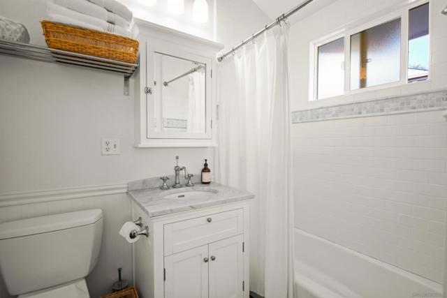 950 Olive Ave, Coronado CA: https://media.crmls.org/mediaz/83166911-8860-4ced-92cb-74fcfef44b86.jpg