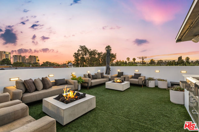 3159 Thatcher Avenue, Marina del Rey CA: https://media.crmls.org/mediaz/831691c6-bcc5-4fea-b759-fca31aff0a5d.jpg