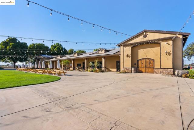 3501 Byer Road, Byron CA: https://media.crmls.org/mediaz/8316bfc4-76db-4a40-8d2c-16a1187e05e8.jpg