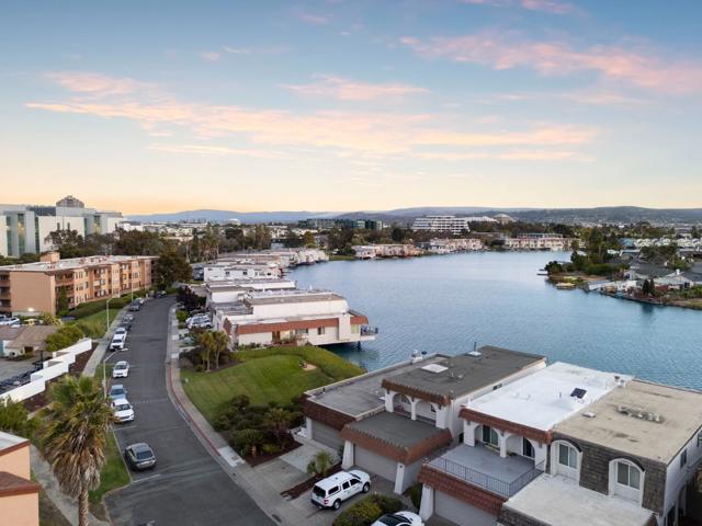 464 Fathom Drive, San Mateo CA: https://media.crmls.org/mediaz/8316cb18-5da0-402c-84e5-fec2b01a307a.jpg