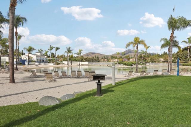 2077 Lakeridge Circle, Chula Vista CA: https://media.crmls.org/mediaz/8316f24b-ea42-4222-9405-60a24439bc82.jpg