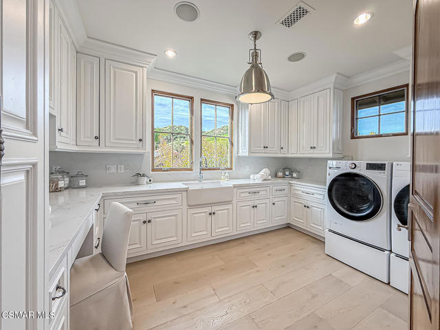 25877 Shady Oak Lane, Valencia CA: https://media.crmls.org/mediaz/8317edf6-063a-48eb-b4ba-a2d0016c90a9.jpg