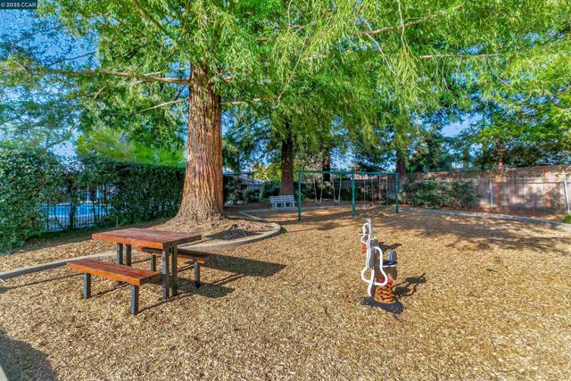19 Marques Pl, Danville CA: https://media.crmls.org/mediaz/8317fa4f-6486-4500-ba0b-c6c54ea70011.jpg