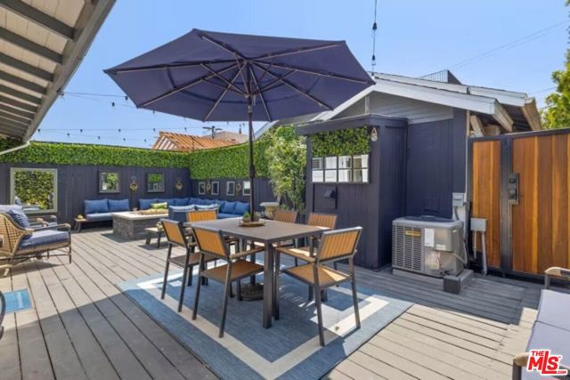 725 N Harvard Boulevard, Los Angeles CA: https://media.crmls.org/mediaz/8318149d-b786-46a3-aec7-15d5562c6302.jpg
