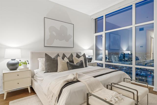550 Front St, San Diego CA: https://media.crmls.org/mediaz/831838d9-3746-492c-a34b-ce8c6b90e2cc.jpg