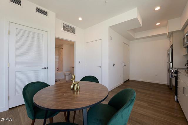 Detail Gallery Image 7 of 39 For 18900 Parthenia St #401,  Northridge,  CA 91324 - 1 Beds | 1 Baths