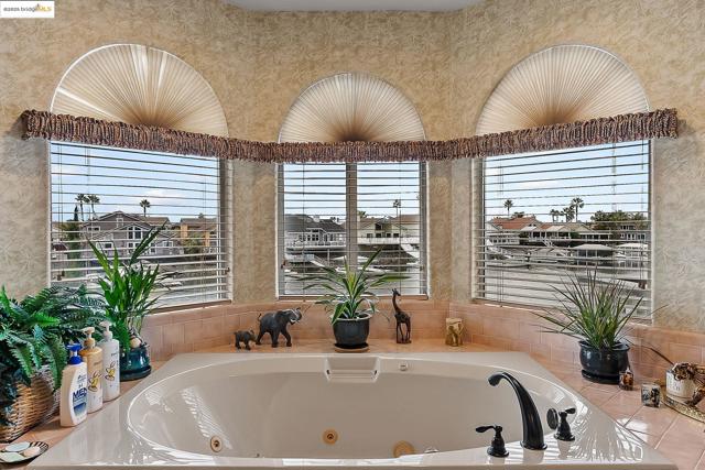 4210 Driftwood Pl, Discovery Bay CA: https://media.crmls.org/mediaz/8318975e-b986-43a5-9538-c692ac290b4b.jpg