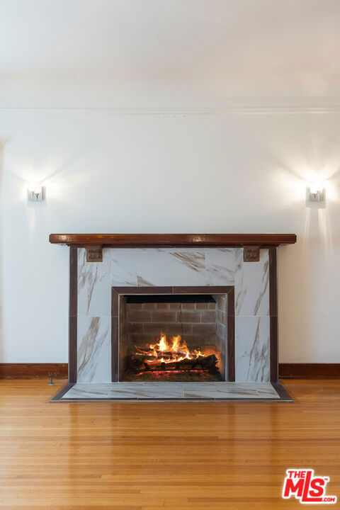 955 S Highland Avenue, Los Angeles CA: https://media.crmls.org/mediaz/8318a5a7-b064-4795-a80a-f3fcecbd60a4.jpg