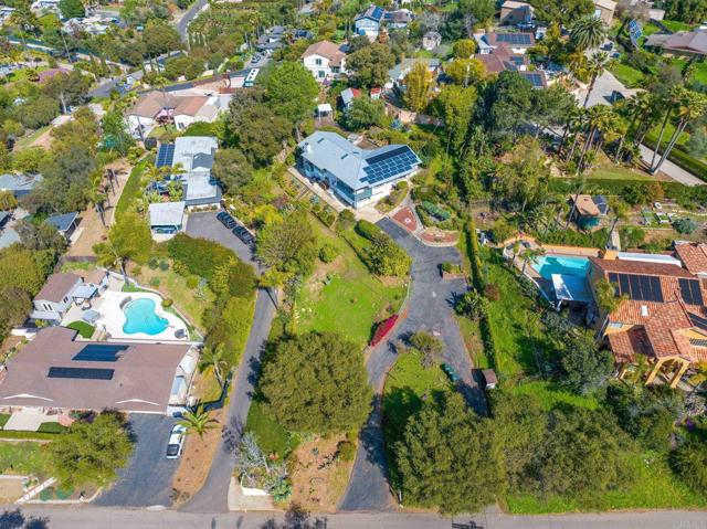 1628 Lone Oak Rd, Vista CA: https://media.crmls.org/mediaz/8318e21d-d52a-435d-a01f-0c0e4c455ee7.jpg