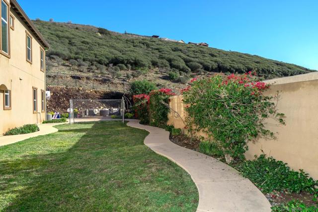 847 Cannondale Ct, San Marcos CA: https://media.crmls.org/mediaz/83194965-8f14-4b5f-914e-cf6f8b1919df.jpg