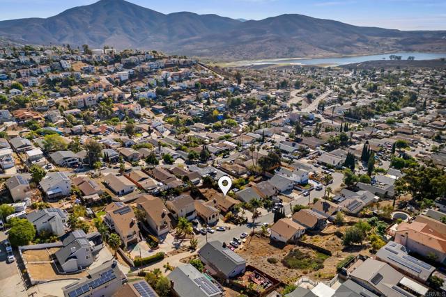 1239 La Presa Avenue, Spring Valley CA: https://media.crmls.org/mediaz/8319a1e2-214e-48dd-b712-812b0c7b0ddf.jpg