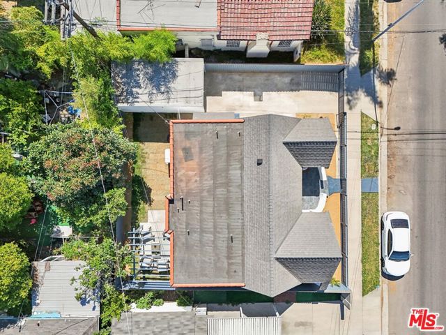 4438 W 28th Street, Los Angeles CA: https://media.crmls.org/mediaz/831a06ee-8361-45fe-8bc2-d59465a55c35.jpg