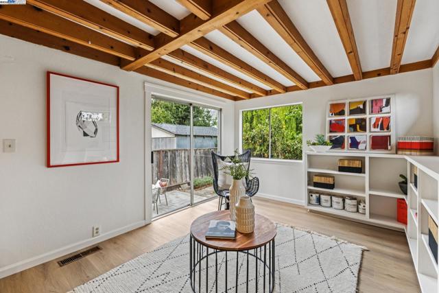 3215 Liberty Ave, Alameda CA: https://media.crmls.org/mediaz/831a12e2-b7cf-4b28-a380-e8e942c65865.jpg