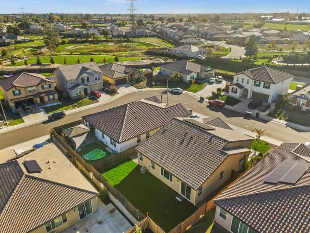 8189 Scrimshaw Way, Sacramento CA: https://media.crmls.org/mediaz/831a80b4-a670-4dd5-be09-7265a76b546d.jpg