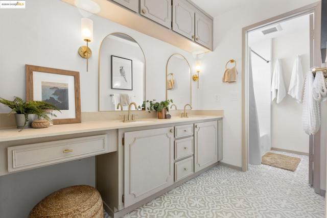 1830 Lakeshore Ave, Oakland CA: https://media.crmls.org/mediaz/831a89c9-1424-47b2-be7c-576d84f08770.jpg