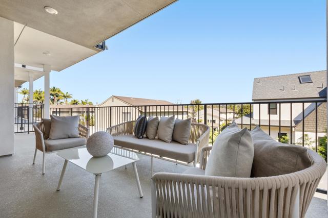 326 Chinquapin Avenue, Carlsbad CA: https://media.crmls.org/mediaz/831a8fef-7e82-41a5-b76a-5cd225e57efa.jpg