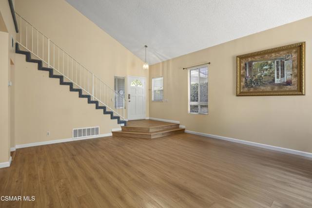 11928 Bubbling Brook Street, Moorpark CA: https://media.crmls.org/mediaz/831c3cd3-b1ab-451d-9f1b-5a4ad772ab61.jpg