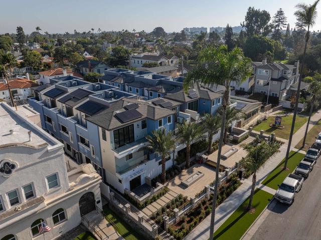 541 Orange Ave, Coronado CA: https://media.crmls.org/mediaz/831c4c0a-6167-4973-aae9-871a87a66916.jpg