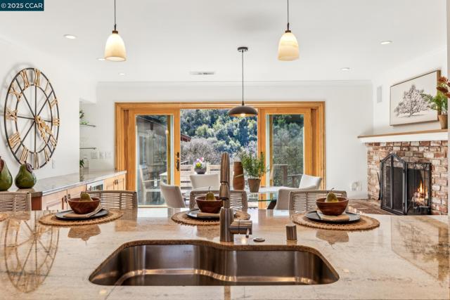 2160 Ridgewood Rd, Alamo CA: https://media.crmls.org/mediaz/831c8e31-b91f-47da-83b8-83b9fe3bf140.jpg