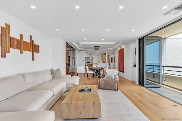 700 Front St, San Diego CA: https://media.crmls.org/mediaz/831ca69a-fbd1-4aef-878e-f9f1604ccaae.jpg