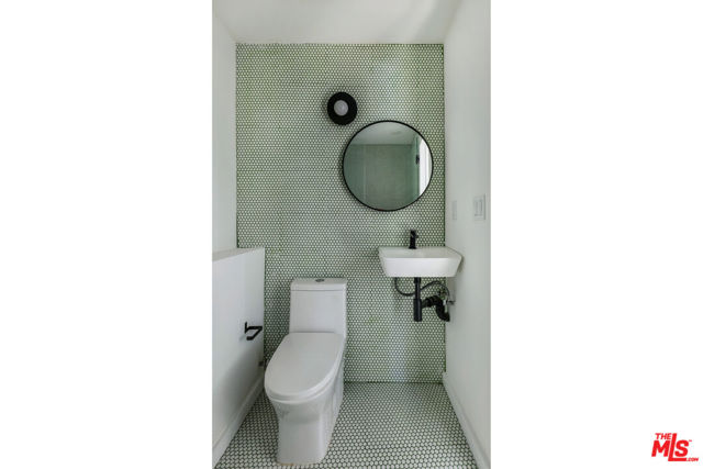 3831 Fernwood Avenue, Los Angeles CA: https://media.crmls.org/mediaz/831cf655-573d-4d55-9116-c6f3fcba89c0.jpg