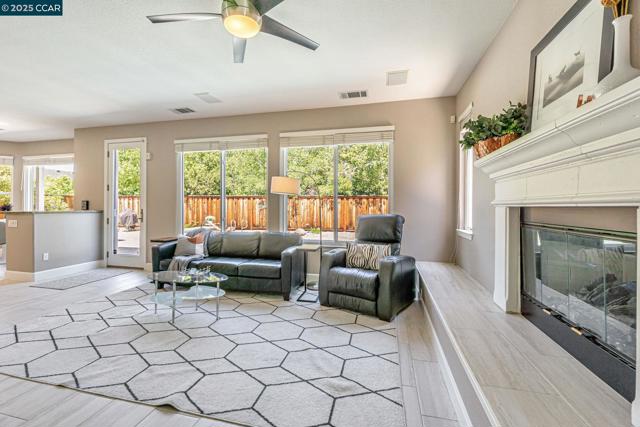 1039 Rolling Woods Way, Concord CA: https://media.crmls.org/mediaz/831cf9b7-d1a4-4362-b3bf-6e8fc5277936.jpg