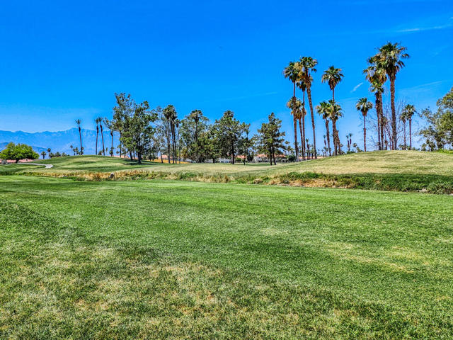 153 Desert Falls E Drive, Palm Desert CA: https://media.crmls.org/mediaz/831e8240-0599-4007-a50b-3a0265d5aab7.jpg