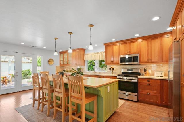 4386 Niagara Ave, San Diego CA: https://media.crmls.org/mediaz/831ea15e-ef8e-431c-b98a-551e7669e62e.jpg