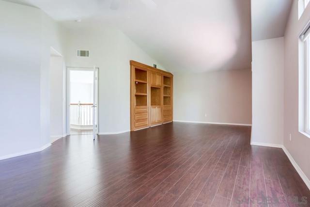 5423 Foxtail Loop, Carlsbad CA: https://media.crmls.org/mediaz/831ecb15-4dc6-4b81-9333-f1364d3eb048.jpg