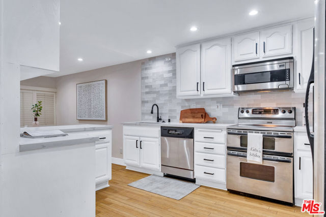 10210 Larwin Avenue, 2 photo 2