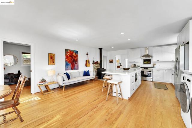 725 Trevethan Ave, Santa Cruz CA: https://media.crmls.org/mediaz/831f9199-fa13-4795-9020-df3e1643489e.jpg