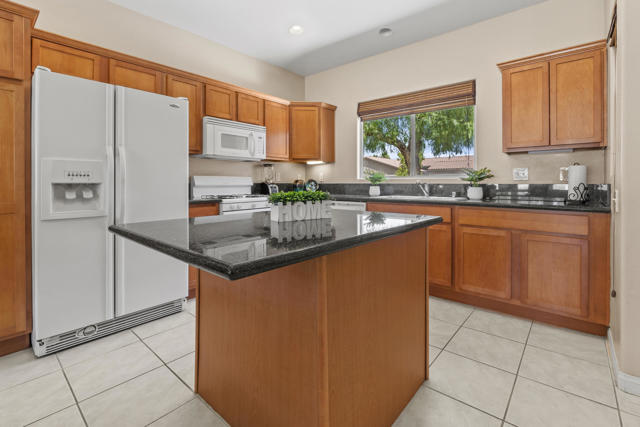 49181 Biery Street, Indio CA: https://media.crmls.org/mediaz/83208cf1-5cf6-449b-a494-574d371f7a1e.jpg