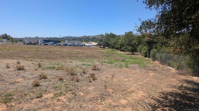 678 Hamilton, Escondido CA: https://media.crmls.org/mediaz/8320e0b1-bb19-4353-b799-8566b01de378.jpg