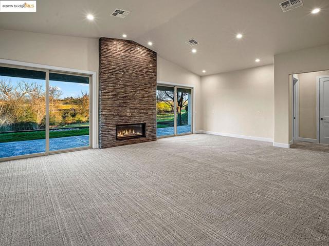 1816 Stone House LN, Lincoln CA: https://media.crmls.org/mediaz/83211136-86cf-42bf-9642-2da6ad738026.jpg