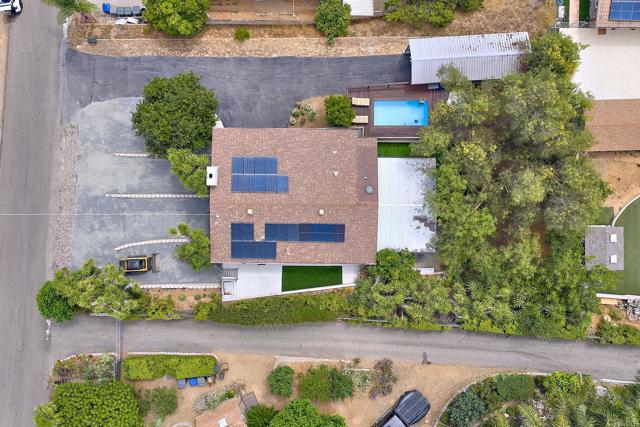 2615 Ginger Way, Escondido CA: https://media.crmls.org/mediaz/8321c2d8-0690-45e5-8374-7d66d9a2ac7e.jpg