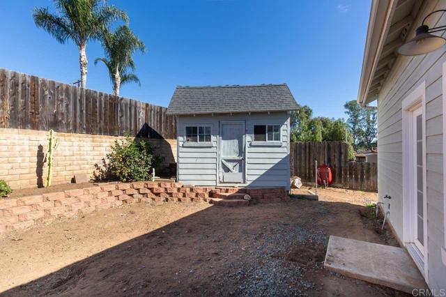 229 Holly Road, El Cajon CA: https://media.crmls.org/mediaz/83223162-26ff-4c9a-a907-7ebea374dac6.jpg
